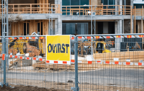 Bauzaun Kosten: Mieten oder Kaufen? Der große Vergleich